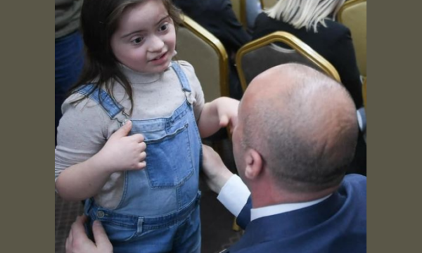 haradinaj-ne-diten-boterore-te-sindromes-down:-te-kujdesemi-dhe-t’i-perqafojme-me-dashuri-cdo-dite