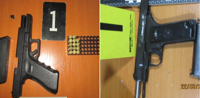 policia-konfiskon-dy-arme-zjarri,-nje-ne-mitrovice-e-tjetren-ne-skenderaj
