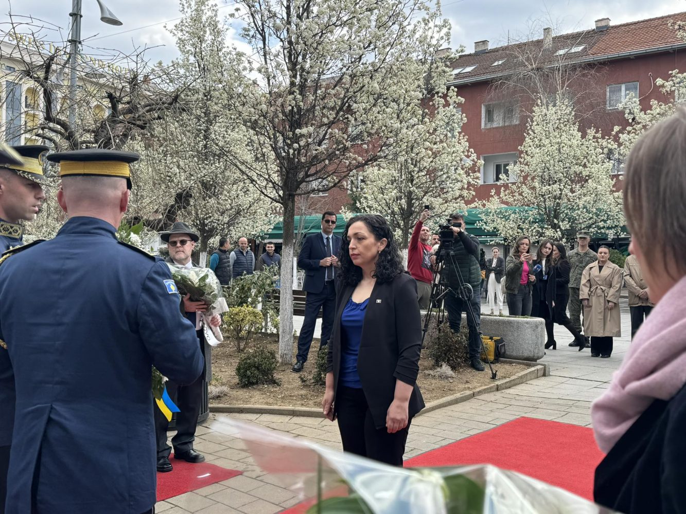 osmani-me-ambasadore-bejne-homazhe-para-memorialit-te-ushtareve-te-rene-te-nato-s
