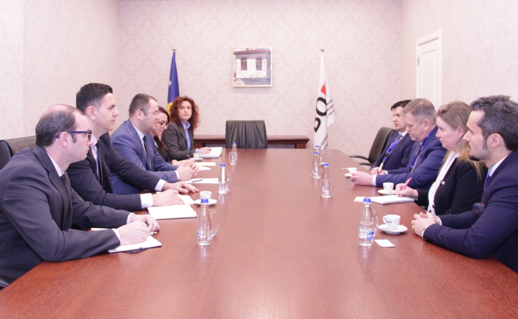guvernatori-ismaili-mirepret-nje-delegacion-te-thesarit-te-bankes-boterore