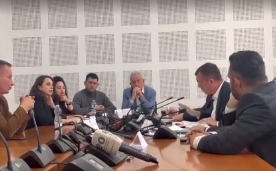 “cu-sali-se-po-flet-palidhje”,-“valentine-ti-ke-ardhe-me-reklamu-arin”,-zyba-e-bunjaku-perplasen-ne-komision