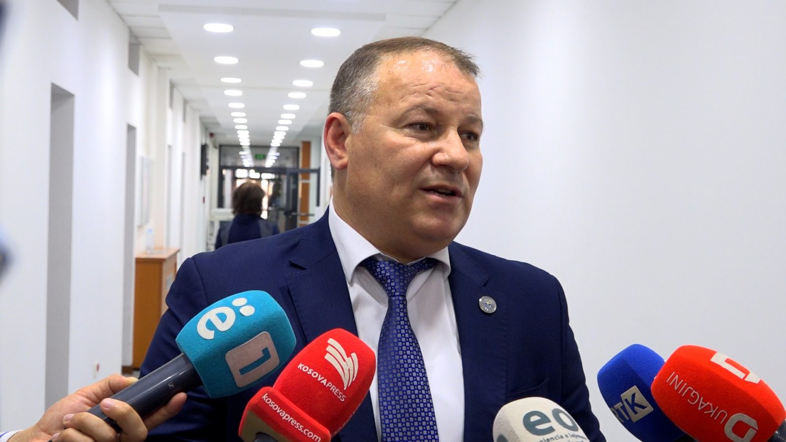 hoxha:-derisa-radoiqic-dhe-grupi-i-tij-jane-te-lire,-rreziku-mbetet-i-larte