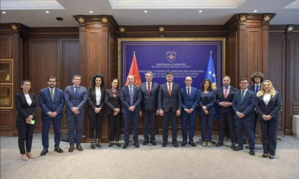 mbahen-konsultimet-politike-mes-kosoves-dhe-malit-te-zi