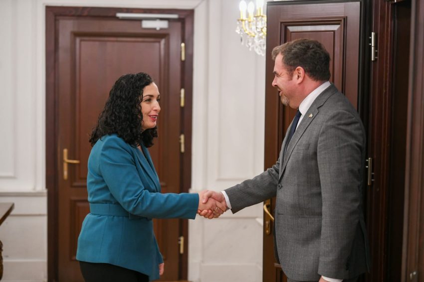 presidentja-osmani-priti-ne-takim-deputetin-e-bundestagut-gjerman