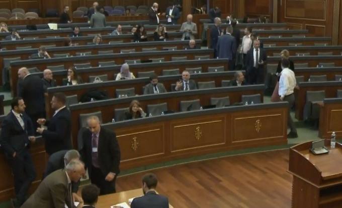 ​Kuvendi rrëzon rezolutën e opozitës për kontratat njëburimore