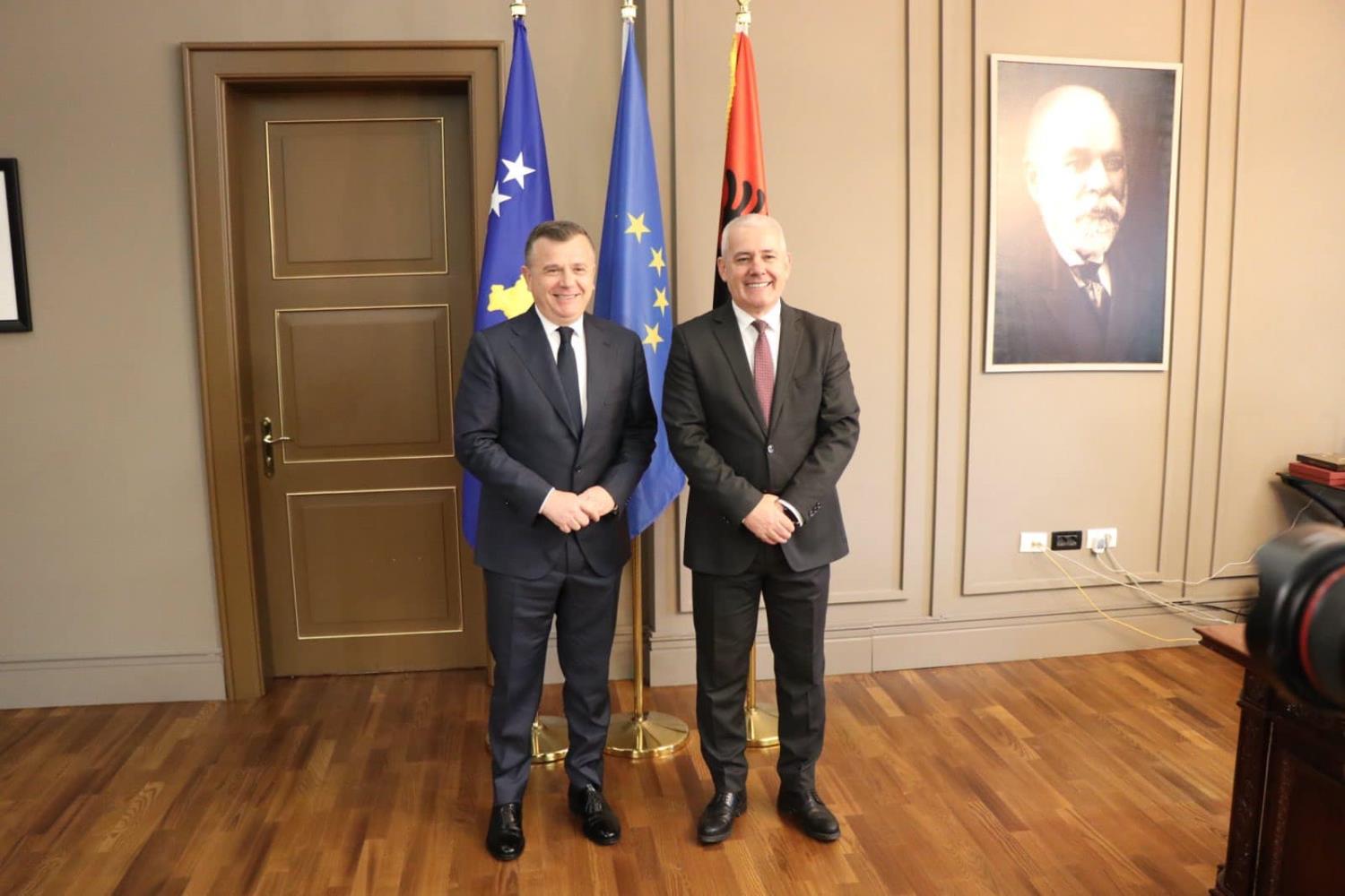 Sveçla takohet me Ballën, bien dakord që Policisë së Kosovës t’i bashkohet Taskforca e Përbashkët e Migracionit