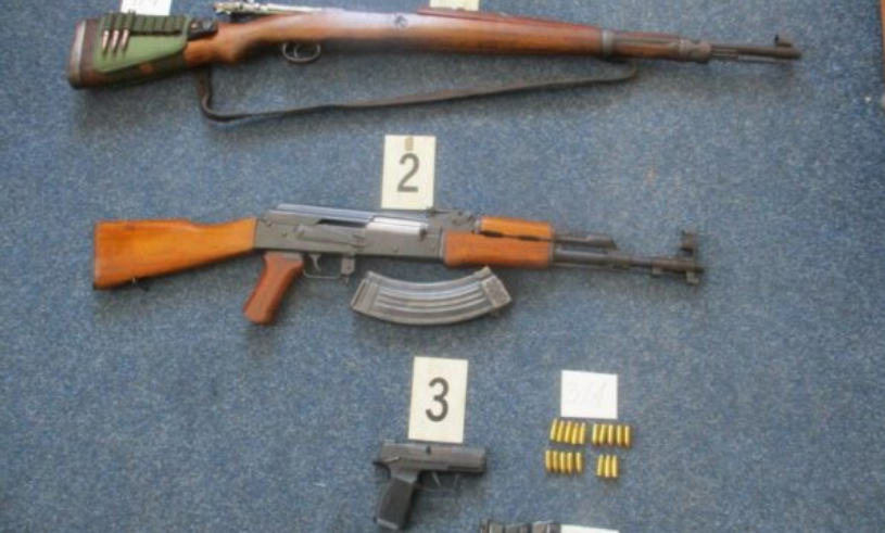 Sekuestrohen armë në dy lokacione në Gjakovë, Policia jep detaje