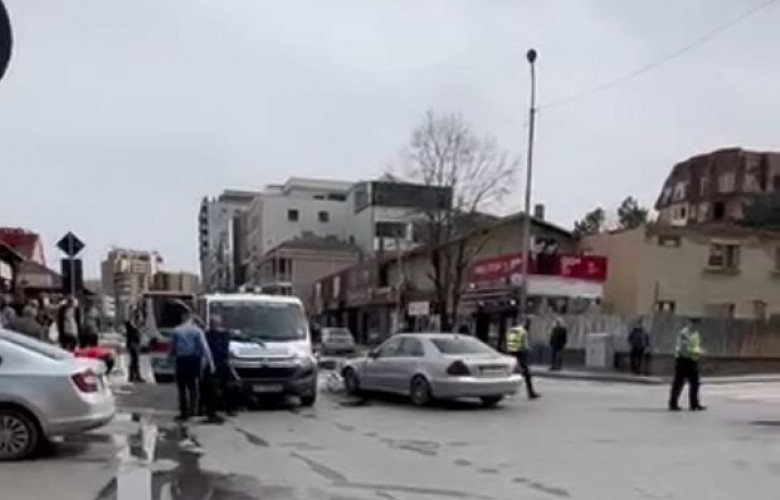 aksident-ne-prishtine,-vetura-godet-motociklistin
