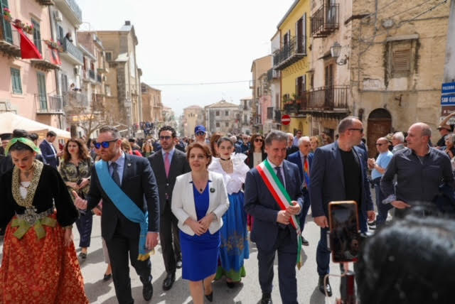 Gërvalla në komunat arbëreshe të Sicilisë, mori pjesë në meshën e Pashkëve