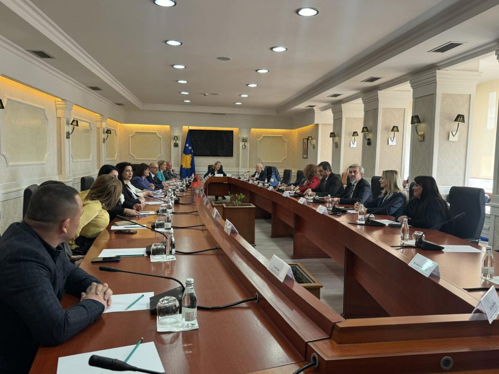 anetaret-e-komisionit-per-arsim-takohen-me-homologet-nga-shqiperia