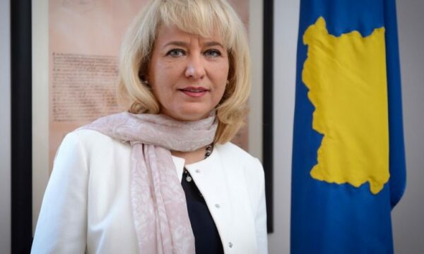 Ambasadorja e Kosovës në Finlandë flet për tragjedinë atje, ku e plagosur mbeti edhe një vajzë nga Kosova