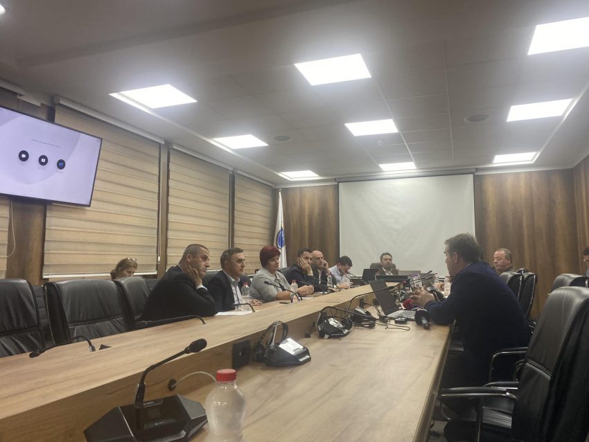 kqz-ja-miraton-fletevotimin-per-votimin-ne-veri-dhe-shtyn-per-dy-dite-regjistrimin-e-votuesve-jashte-kosoves