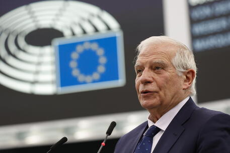 Borrell: Jemi të shqetësuar për mungesën e konsultimeve paraprake të Kosovës për dinarin