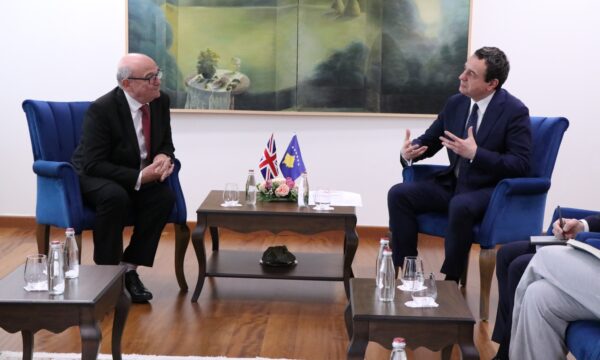 Emisari britanik në Prishtinë në takime me Kurtin e Osmanin, flasin edhe për “integrimin ndërkombëtar të Kosovës”