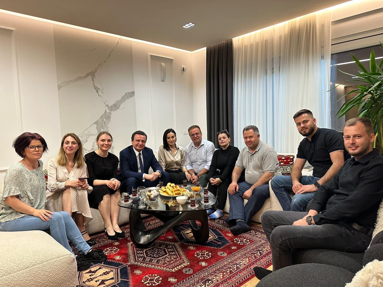 kurti-ne-familjen-e-vasfije-krasniqit:-ia-shpreha-serish-mirenjohjen-per-guximin-e-saj-qe-t’i-jep-ze-te-vertetes