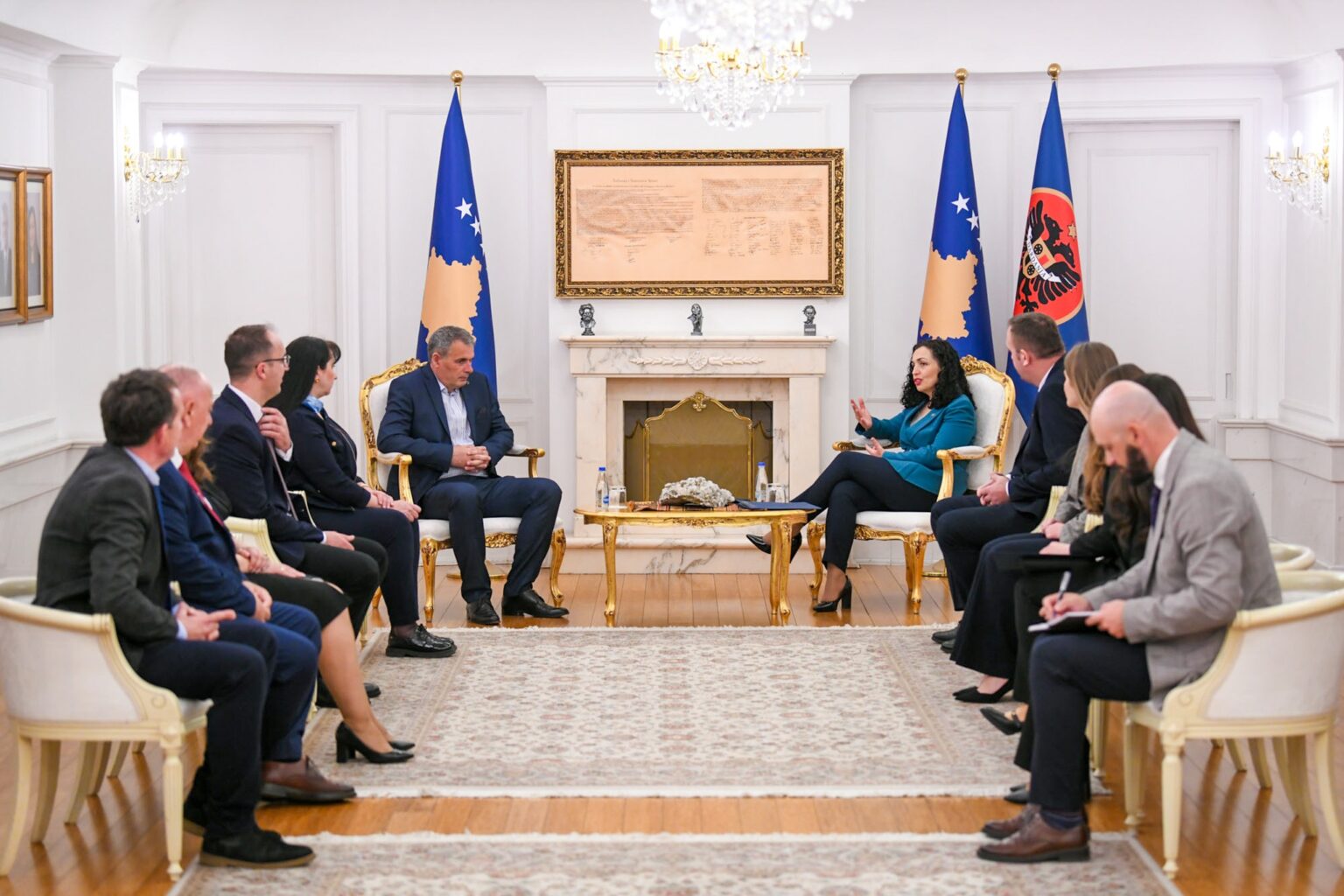 osmani-takon-drejtuesit-e-komisionit-per-shqyrtimin-e-kerkesave-per-falje