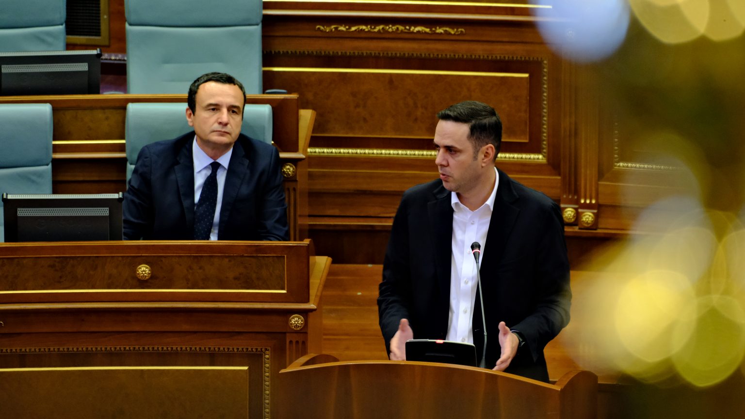 “jeni-te-paafte-e-te-korruptuar”,-“pse-po-rren”-–-perplasje-e-ashper-mes-qeverise-dhe-ldk’se-per-shifra