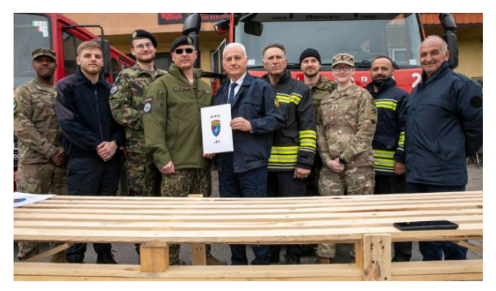 kfor-i-i-dhuron-mjete-te-punes-brigades-se-zjarrfikesve-ne-zubin-potok
