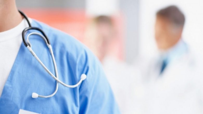 Sindikata: Alarm për qeverinë duhet të jetë largimi i infermierëve nga vendi