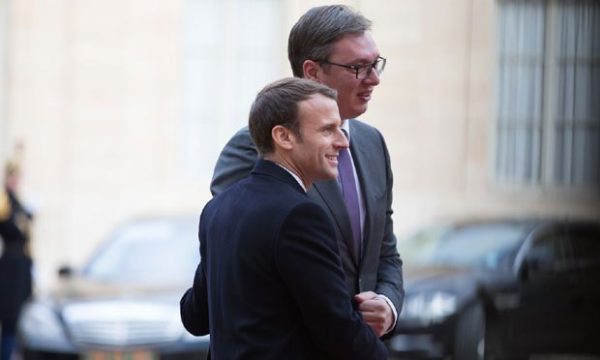 “S’ka dyshim, është tema kyçe”: Vuçiq e pranon se dialogu do të diskutohet me Macronin në Francë