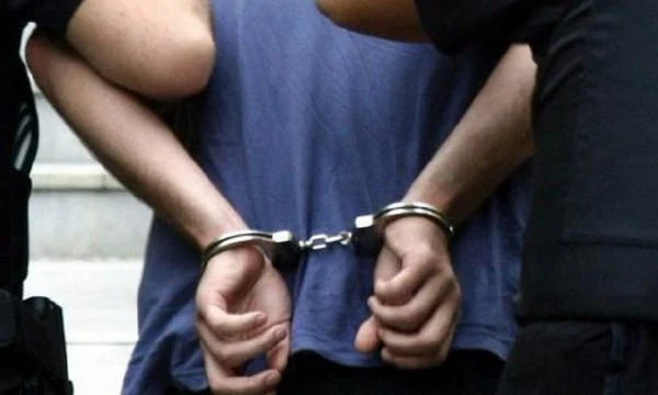 Arrestohen dy persona në Lipjan për narkotikë, njëri prej tyre i mitur