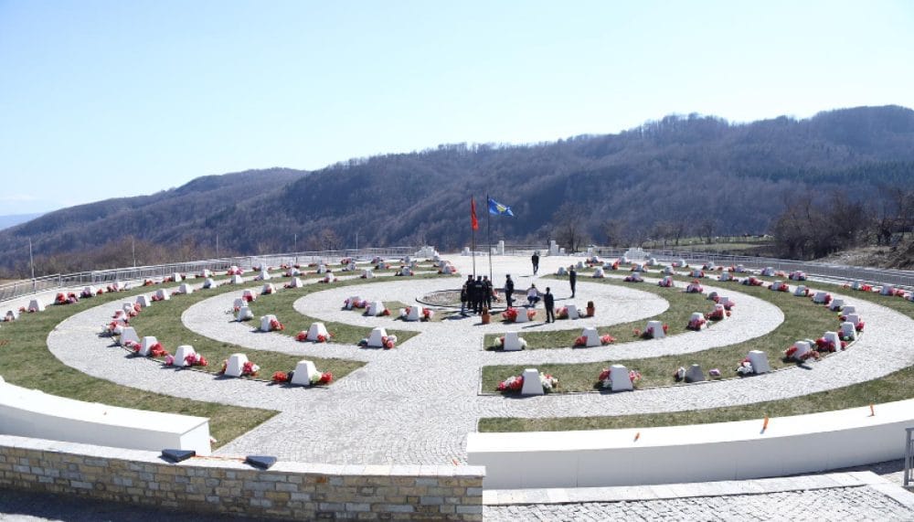 25 vjetori i Betejës së Koshares, Krasniqi: Një prej fitoreve më të mëdha të UÇK-së