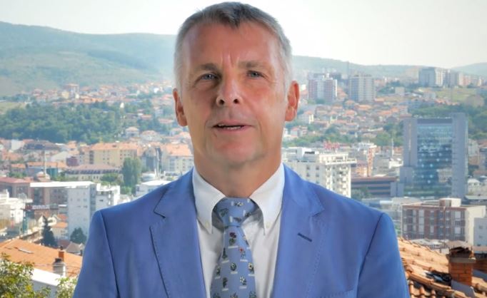 Ambasadori Rohde uron kosovarët për Fitër Bajram