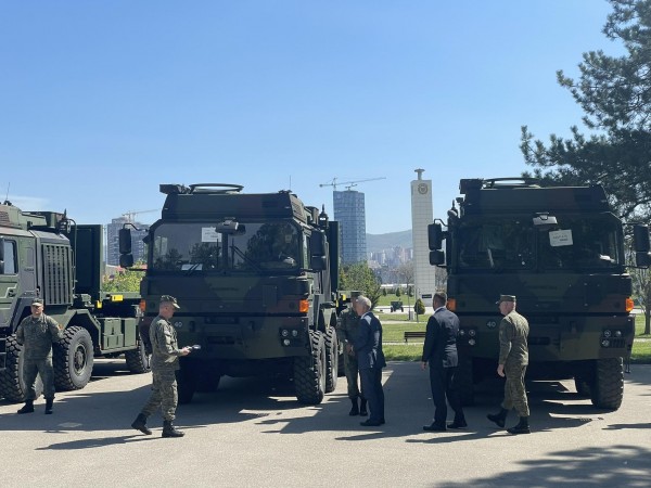 2.7 milionë euro kamionë për FSK-në, Maqedonci: S’është fusha e vetme ku Gjermania kontribuon në mbrojtjen e Kosovës