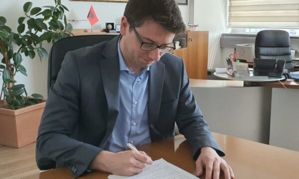 murati-njofton-per-bartjen-e-te-hyrave-vetanake-te-komunave,-vlera-60-milione-euro