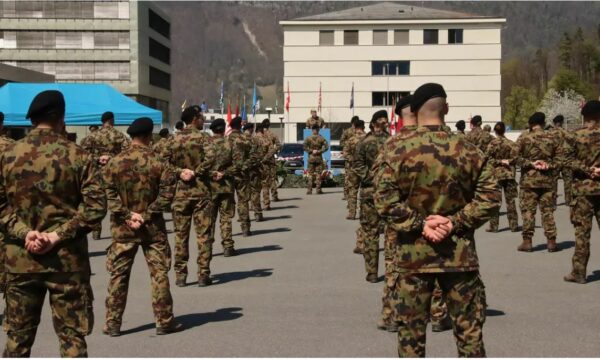 Zvicra rrit numrin e ushtarëve të saj në Kosovë