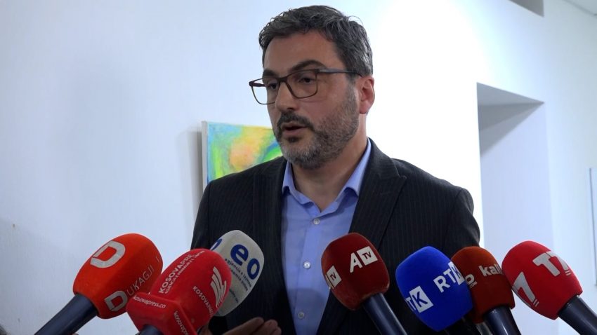 gola:-s’kemi-autoritet-ta-ndalim-projektligjin-per-tekste-shkollore