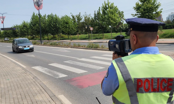 gjobiten-dy-kundervajtes-me-nga-500-euro-per-shkak-te-garave-te-shpejtesise