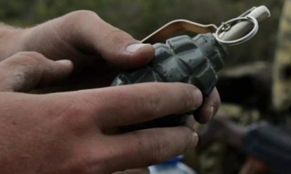 Gjendet granatë dore e kohës së luftës pas gërmimeve në Mramor