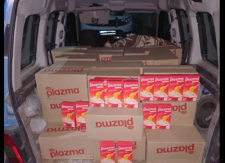 Policia e ndalon një veturë në Stublinë të Gjilanit, pati 976 kuti “Plazma” të kontrabanduara