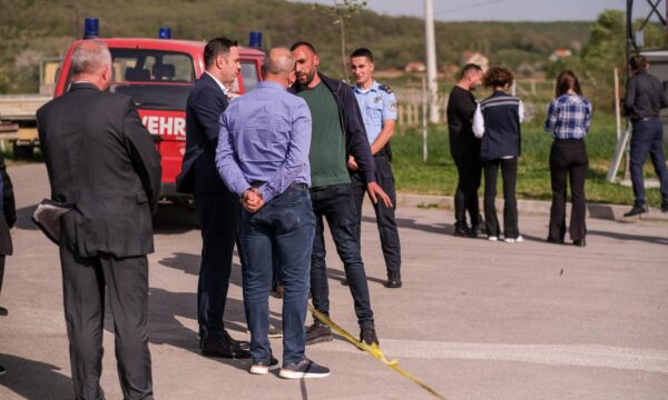 abdixhiku-thirrje-institucioneve-ta-ndihmojne-biznesmenin-dhe-400-fermeret-qe-i-humben-te-gjitha-nga-zjarri