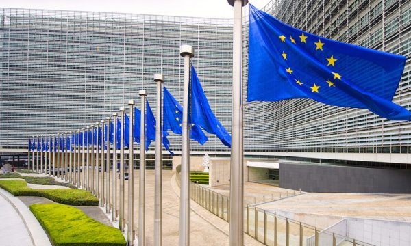 BE paralajmëron Kosovën dhe Serbinë: Nëse nuk i përmbushni detyrimet, do të ketë pasoja serioze