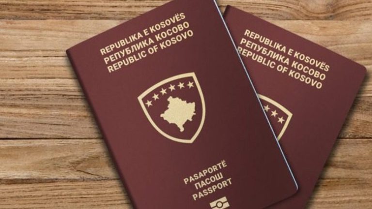 Bie numri i qytetarëve që presin për t’u pajisur me pasaporta