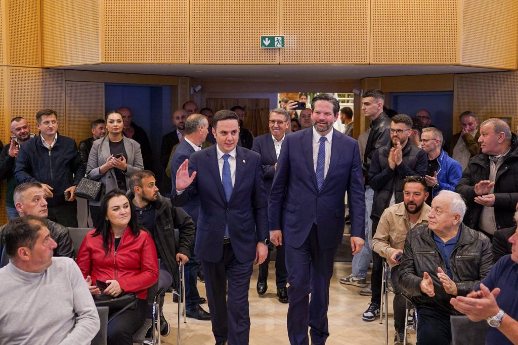 Abdixhiku mban tubim me bashkëatdhetarët në Vjenë, kërkon mbështetje për eurodeputetin Mandl