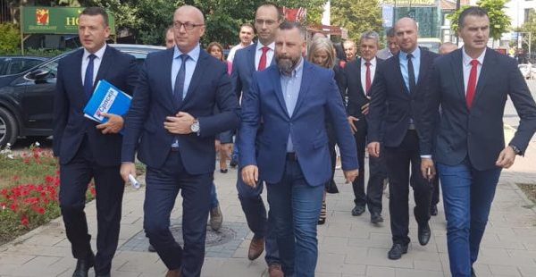 lista-serbe-e-pranon-se-ndikuan-ne-procesin-zgjedhor-ne-veri:-kishim-te-drejt-kur-u-kerkuam-te-mos-marrin-pjese-ne-votime