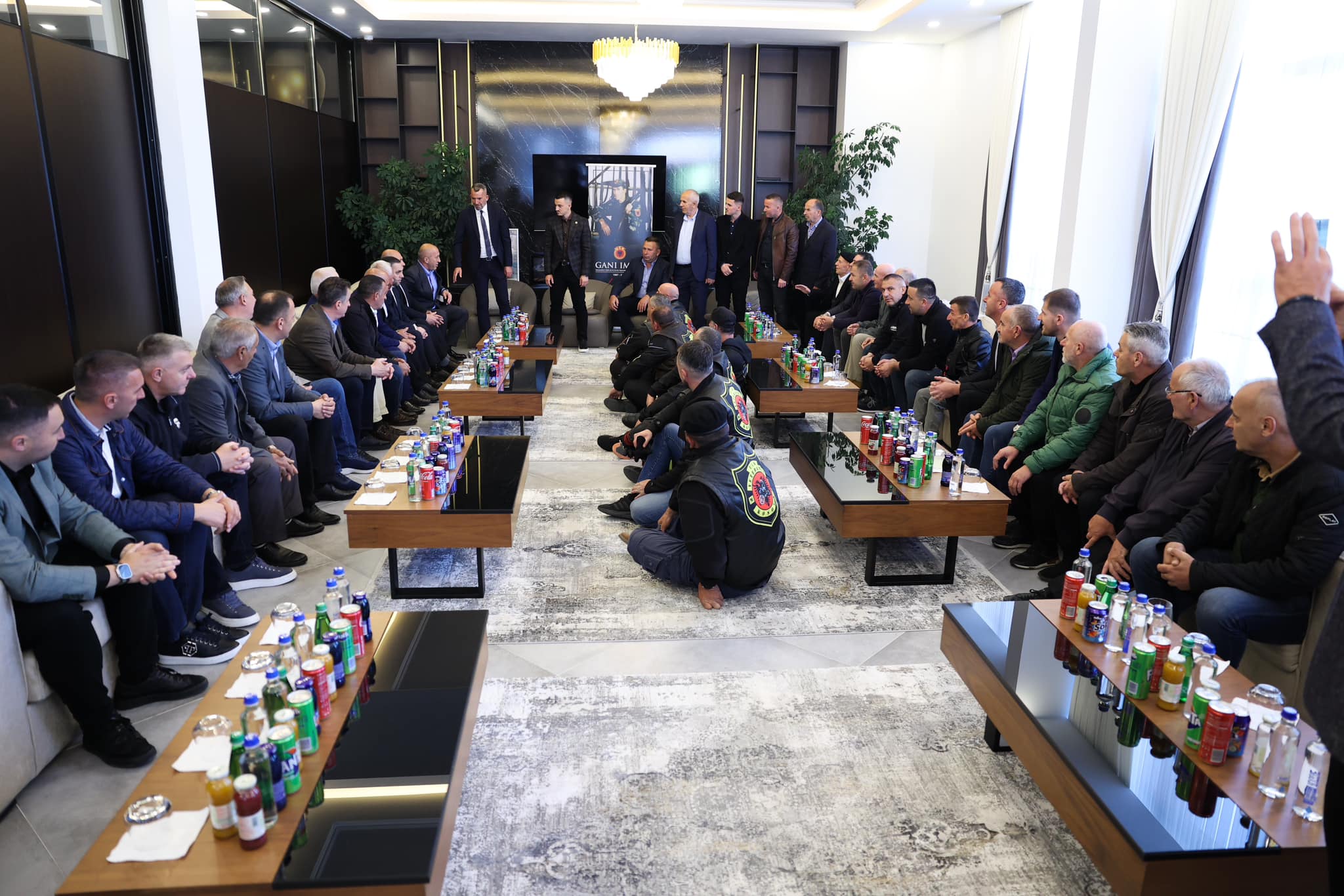 haradinaj-viziton-familjen-imeri:-ganiu-nderoi-tere-kombin,-ishte-nder-nismetaret-e-pare-te-luftes-per-liri