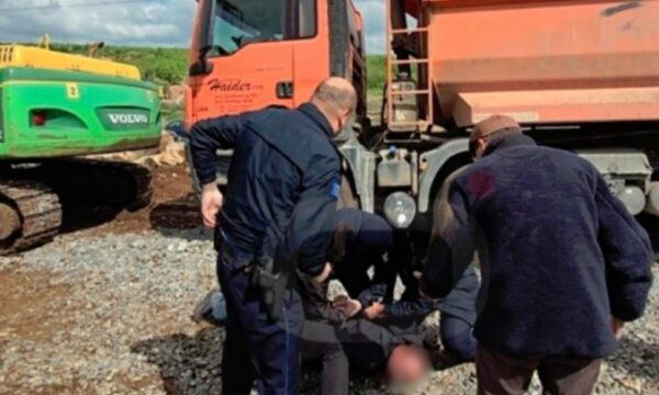 3-te-arrestuar-dhe-4-te-lenduar-ne-protesten-kunder-dvijimit-te-rruges-prishtine-–-peje