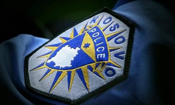 Dy policë u lënduan në protestën e djeshme në Gllarevë