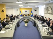 raporti-i-dash:-qeveria-e-kosoves-s’e-zbatoi-ligjin-ne-menyre-efektive-per-korrupsionin,-disa-zyrtare-s’u-ndeshkuan