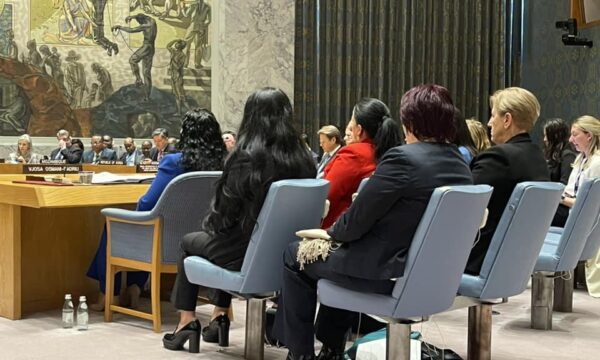“Vuçiq u tensionua kur na pa dhe i pafytyrë doli nga salla”, Vasfije Krasniqi flet pas mbledhjes në KS të OKB-së