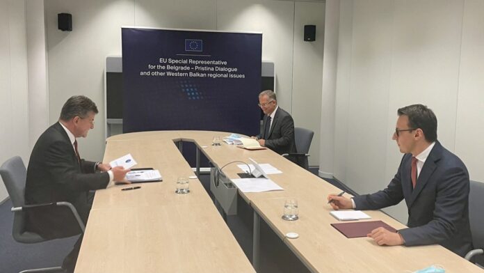 Ka nisur takimi trepalësh Kosovë-BE-Serbi