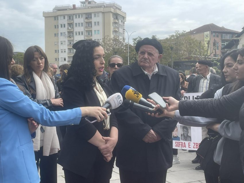 Osmani e kabineti qeveritar bëjnë homazhe për të pagjeturit e luftës në Kosovë