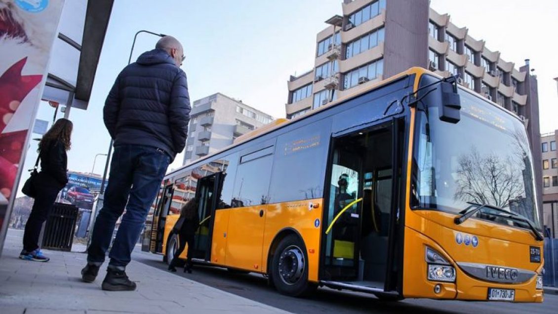 Qytetarët ankohen për mungesën e WIFI-së në autobusë, flasin nga Trafiku Urban