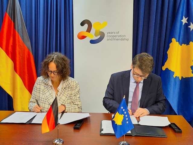 Kosova dhe Gjermania vulosin marrëveshjen, zotohen 90 milionë për punësim, energji dhe integrim