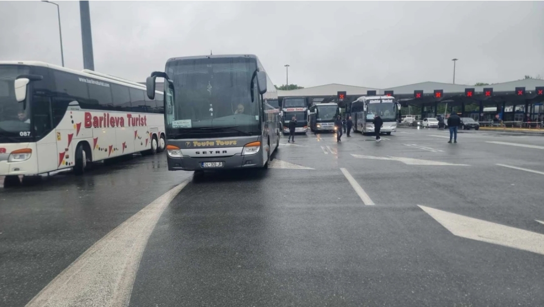 Lirohen autobusët e ndaluar në kufirin Kroaci-Serbi
