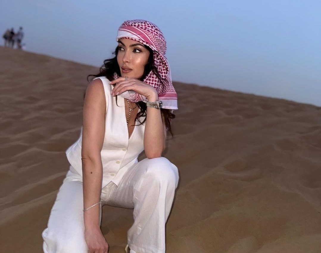 Nora lajmërohet nga Dubai, i ‘çmend’ sheikët duke ekspozuar trupin në bikini